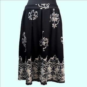 a'gaci Black and White A-Line Pleated Skirt
